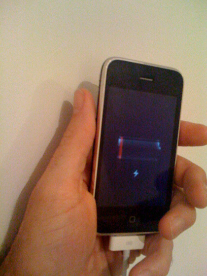 iPhone 3g USB vs outlet charging When Will Apple?