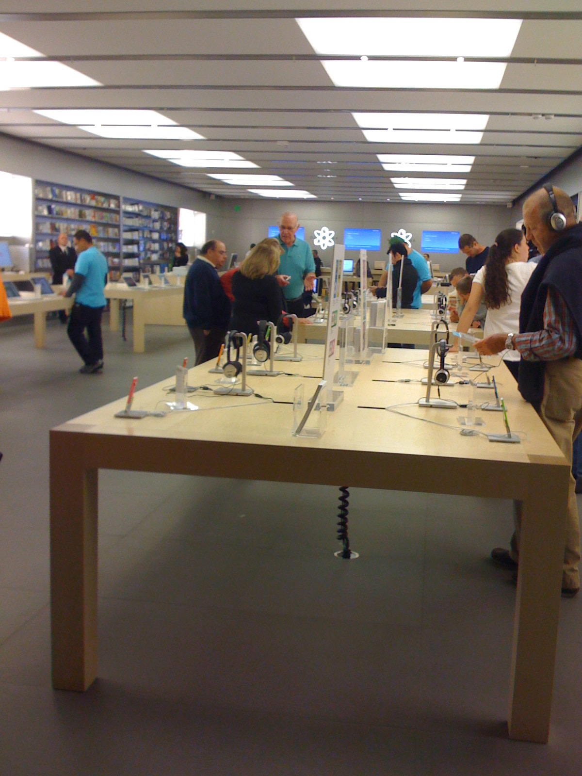 Apple store with iPads in Caesar's Palace shopping mall Las Vegas